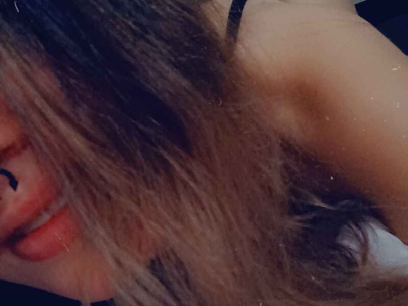 Reine Ana cherche un bon gros soumis pour m'obéir et m'offrir tous mes désirs.