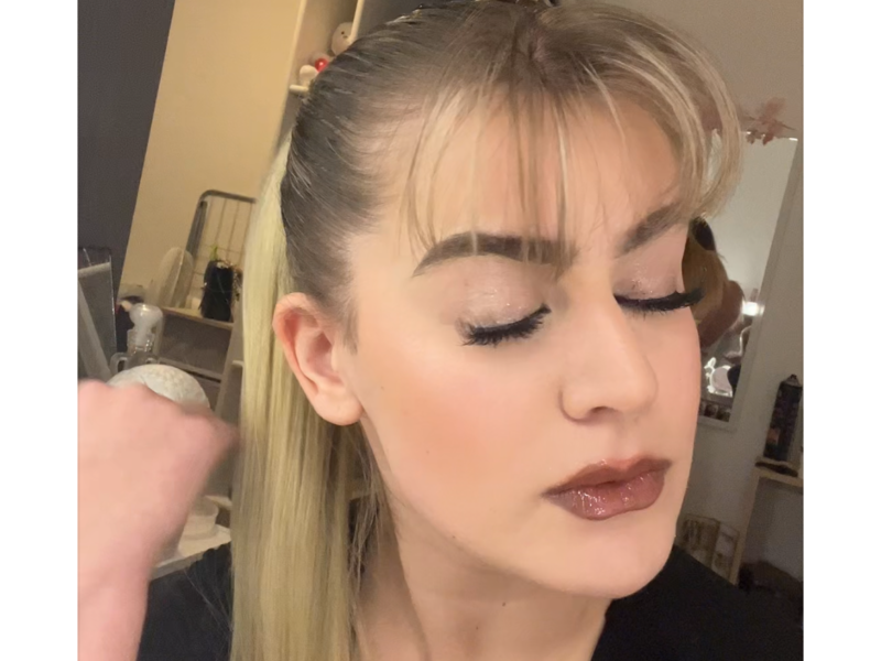 Cherche money slave virtuel pour subvenir à mes besoin de de princesse
